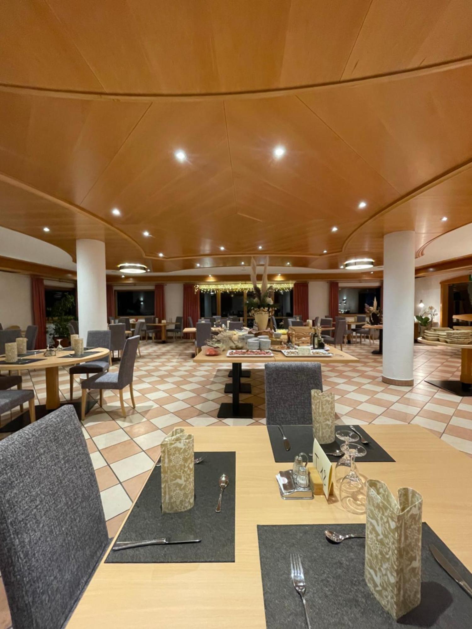 Hotel Larch Кампо-ди-Тренс Экстерьер фото