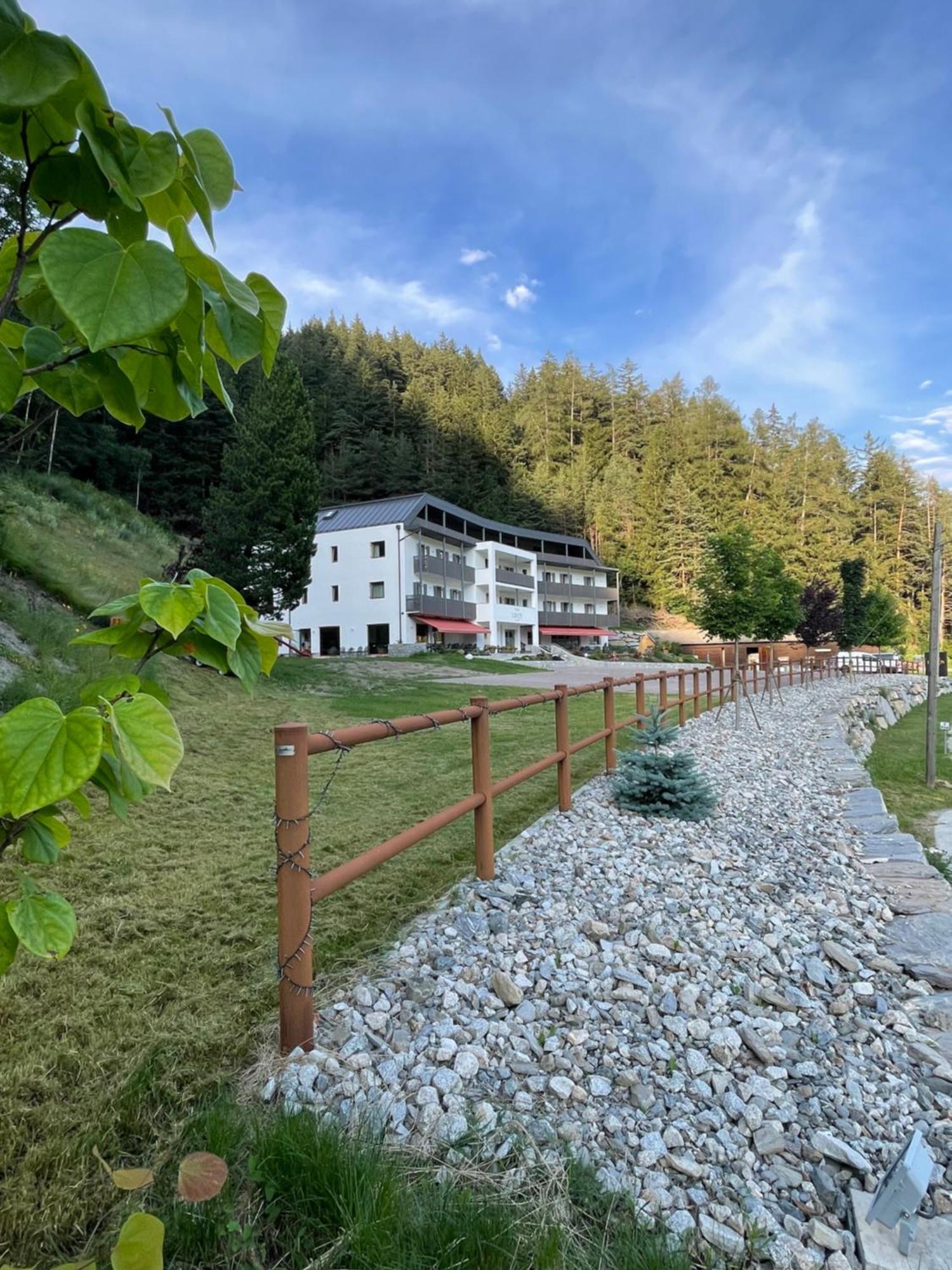Hotel Larch Кампо-ди-Тренс Экстерьер фото
